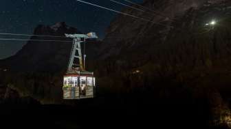 Dîner de ski éclairé
