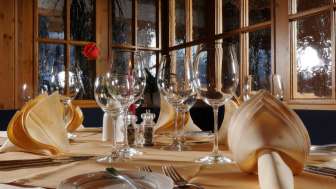 Table de restaurant à l'intérieur