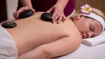 Massage aux pierres chaudes